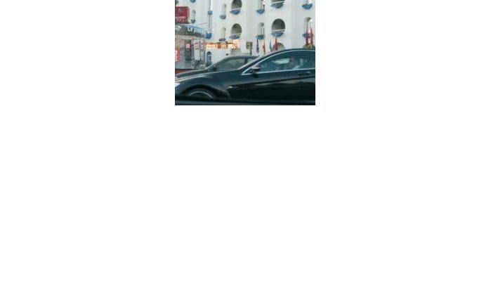 Koning Mohammed VI wandelt door Casablanca op 20 februari
