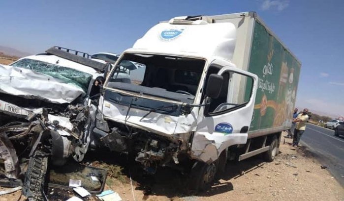Meerdere doden bij botsing tussen taxi en vrachtwagen in Marokko