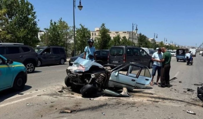 Auto splijt in tweeën bij zwaar ongeval in Tanger