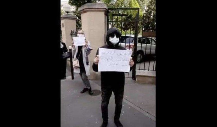 Gestrande Marokkanen krijgen 135 euro boete voor demonstratie buiten ambassade van Marokko (video)