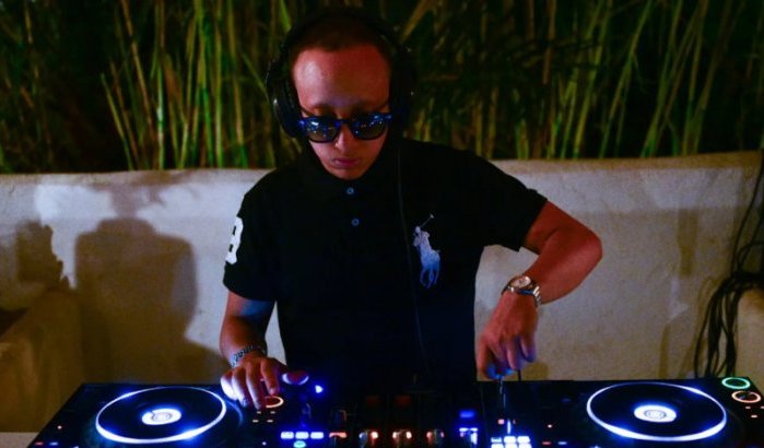 DJ Eden Jays aka Adnan Marfak, blind achter de draaitafel
