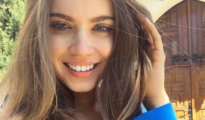 Topmodel Xenia Tchoumitcheva voor fotoshoot in Marokko (foto's)