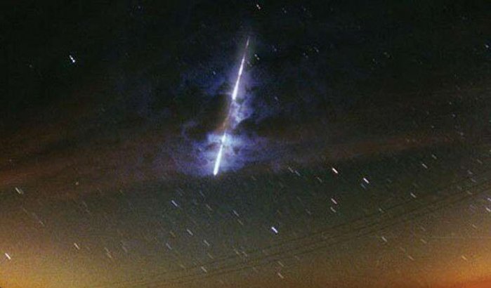 Indrukwekkende beelden van vallende meteoriet voor kust Marokko