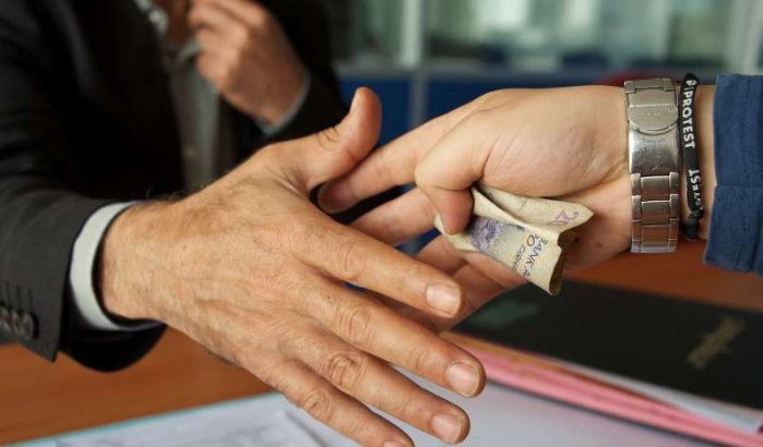 Politieman betrapt op corruptie in Fez