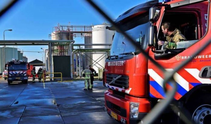 Marokkaanse brandweerman in Amsterdam: "Als ik in het vuur val, ben ik bang dat ze me er bewust niet uithalen"