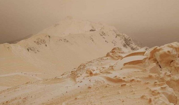 Indrukwekkend: oranje sneeuw in Europa door zand uit Sahara (foto's)