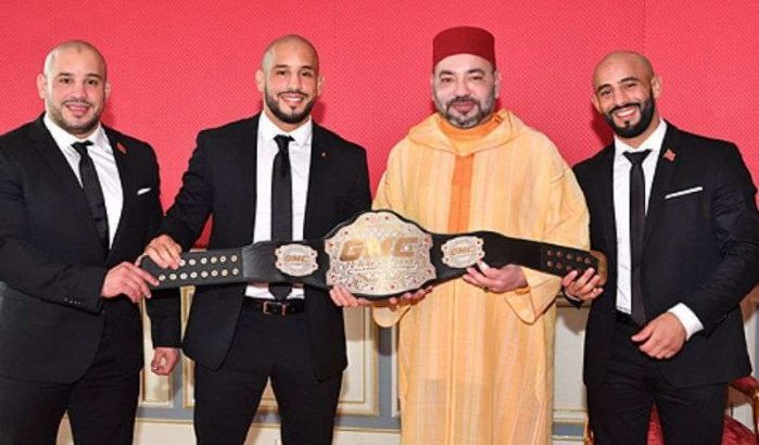 Koning Mohammed VI ontmoet MMA-kampioenen Abu Bakr en Ottman Azaitar (foto)