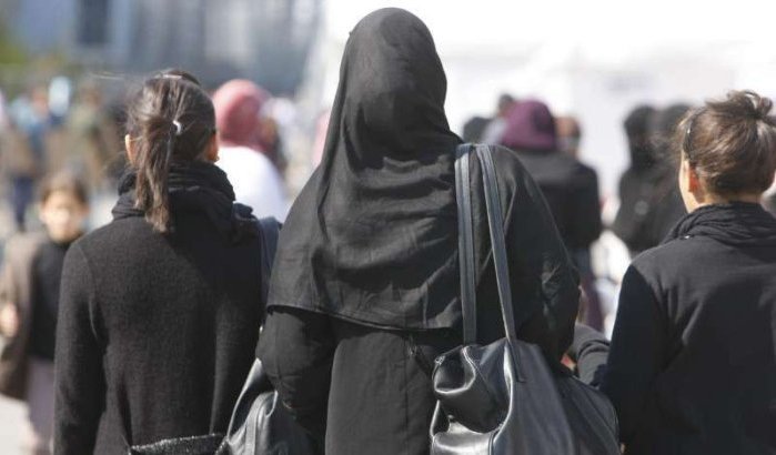 Vrouw en meisje aangevallen om hoofddoek in Frankrijk