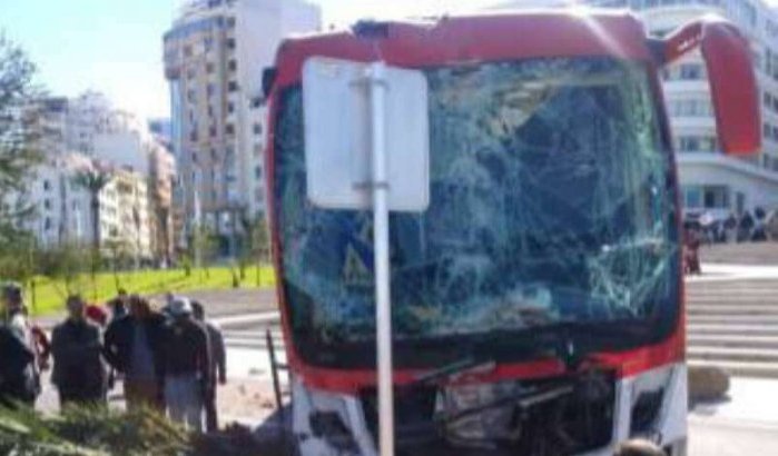 Marokko: veel schade door ongeval met bus in marina Tanger (foto's)