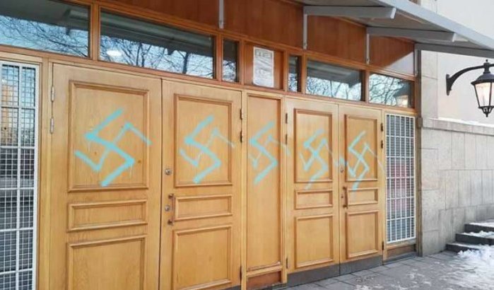 Hakenkruizen op moskee Stockholm ontdekt (foto's)