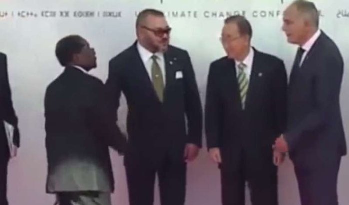 Koning Mohammed VI gunt president Zimbabwe geen blik waardig (video)