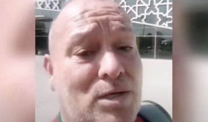 Emotioneel afscheid toerist van Marokko gaat viral (video)