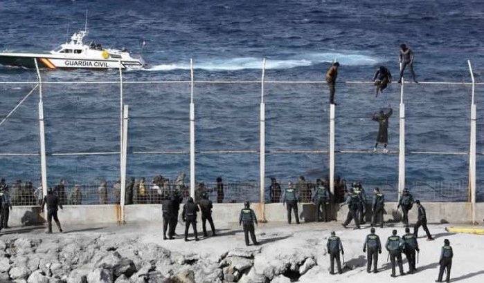 Marokkaanse politie voorkomt bestorming grens Sebta door 1000 migranten