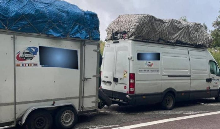 Flinke boete voor overladen busje op weg naar Marokko