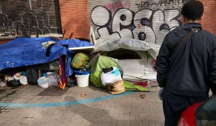 Dakloos Marokkaans koppel op nippertje uit brandend tent gered in Barcelona