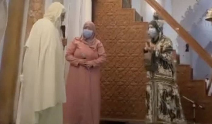 Jonge Mexicaanse vrouw heet nu Mouna (video)