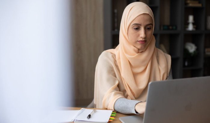 Inclusiviteit in Vlaanderen: hoofddoek geen issue bij overheid