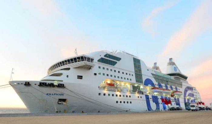 Drijvend hotel voor deelnemers Crans Montana Forum in Dakhla