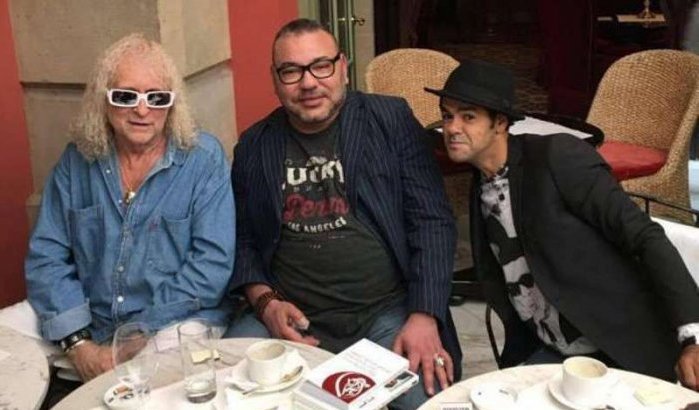 Foto Mohammed VI met cabaretier en zanger gaat viraal