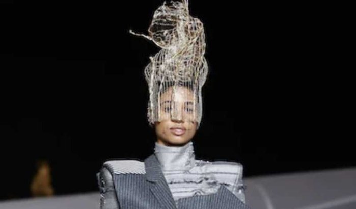 Malika El-Maslouhi poseert voor Thom Browne