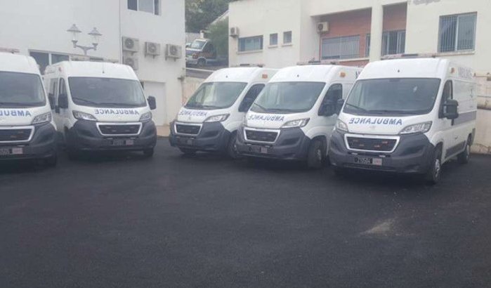 Medicijnen en ambulances voor Al Hoceima (foto's)