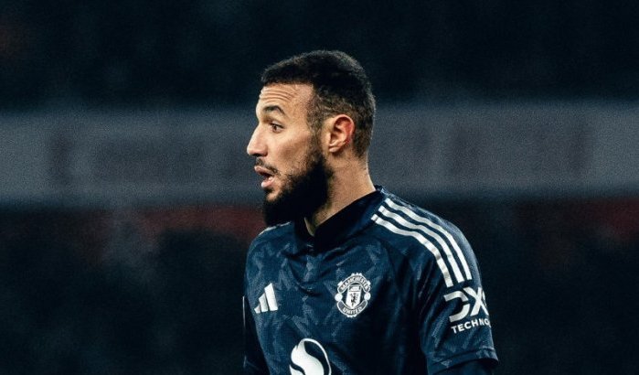 Noussair Mazraoui verlaat wedstrijd vanwege noodgeval