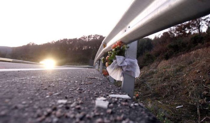 Spanje: bestelwagen Marokkaans gezin aangereden door bus, een dode