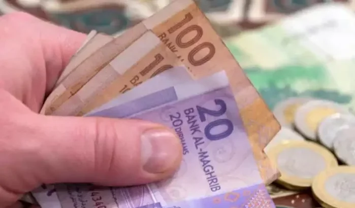 Dirham daalt ten opzichte van euro en dollar