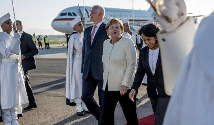 Angela Merkel op Djemaa El Fna plein in Marrakech (video)