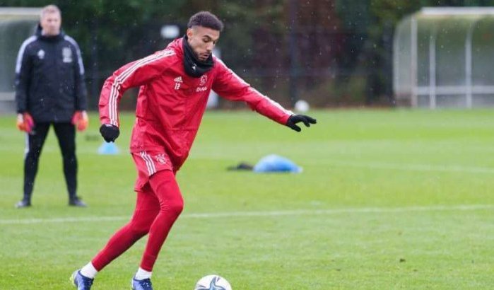 FC Barcelona offert twee spelers op om Mazraoui te contracteren