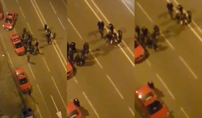 Bestuurster taxideelbedrijf in Casablanca door taxichauffeurs mishandeld (video)