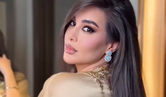 Actrice Yasmine Sabri schittert in Marokkaanse kaftan (video)