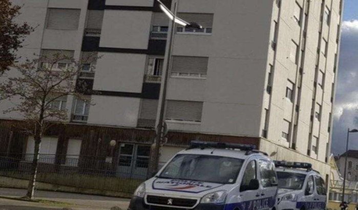 Marokkaan keert terug van vakantie en vindt dealers in appartement