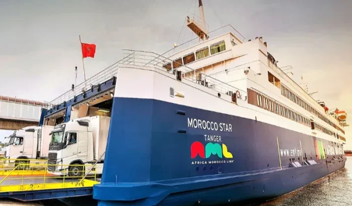 Veerboot naar Marokko ramt havenbarrière in Algeciras