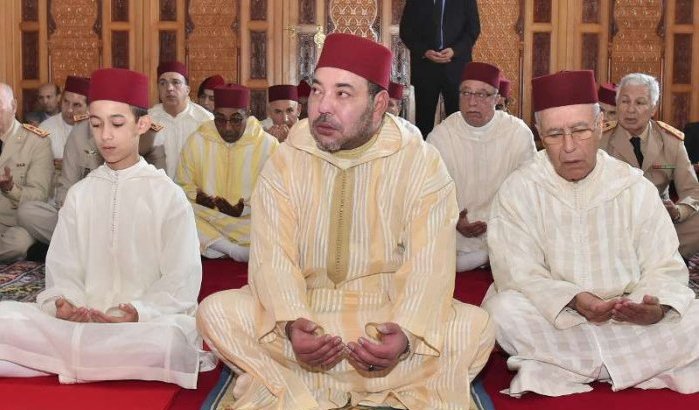 Vrouwen geven prachtig geschenk aan Koning Mohammed VI