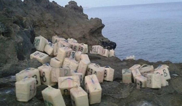 Tonnen hasj aangespoeld op stranden Tetouan