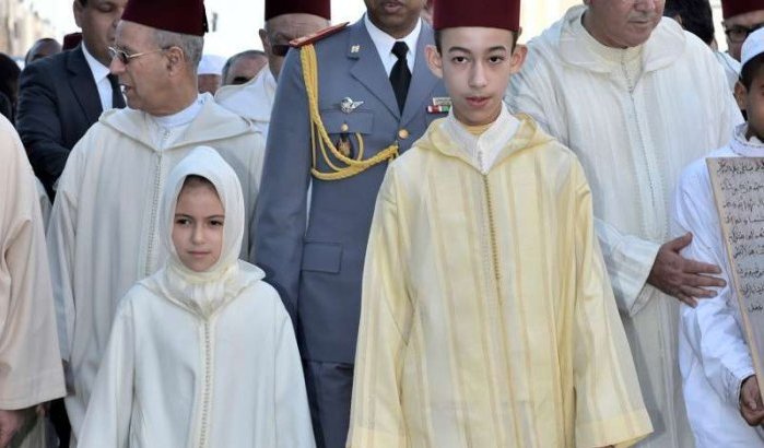 Moulay Hassan en Lalla Khadija verrichten regengebed (video)