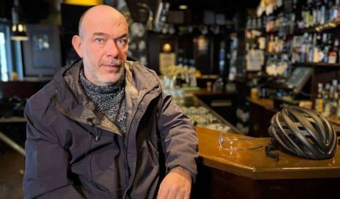 Nederlandse kroegbaas fietst naar Marokko om zaak te redden