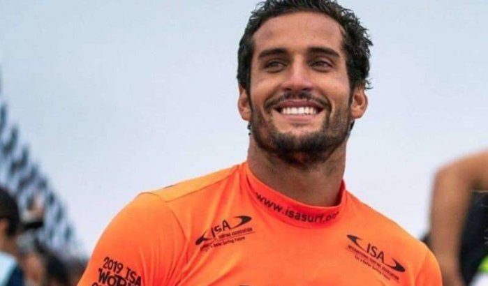 Ramzi Boukhiam draagt Marokkaanse vlag op Olympische Spelen