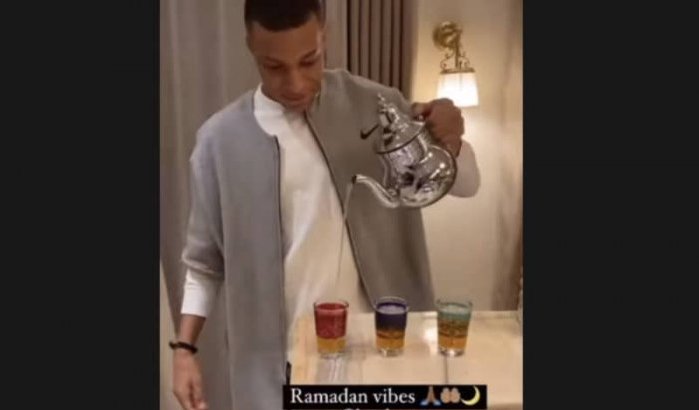 Kylian Mbappe serveert Marokkaanse thee als de beste (video)