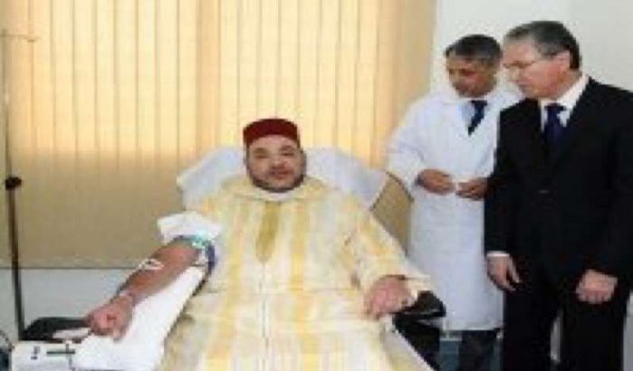 Koning Mohammed VI doneert bloed in Fez