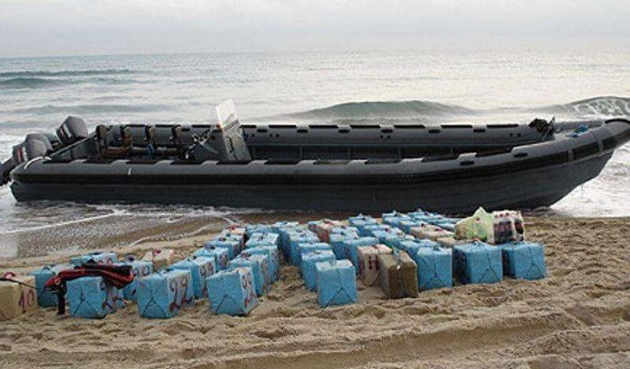 Marokko: 700 kilo drugs op strand onderschept