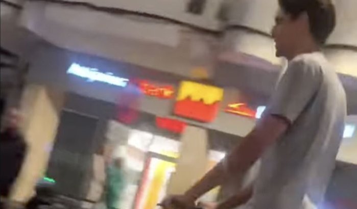 Yassine Bounou met step in Casablanca gespot (video)