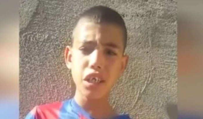 Jongen in Marokko vertelt hoe leerkracht zijn tanden kapotsloeg (video)