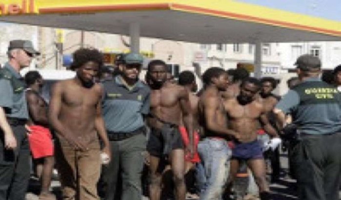 Honderden illegale migranten bestormen Melilla 