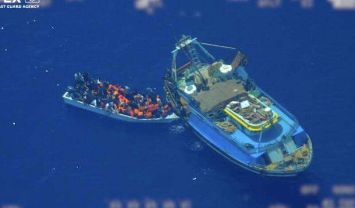 Smokkelaars laten Marokkaanse migranten achter op volle zee