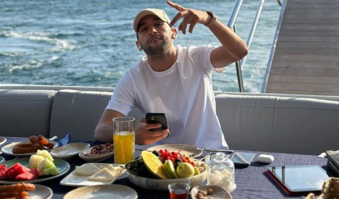 Hakim Ziyech ontmoet fans op strand in Taghazout (video)