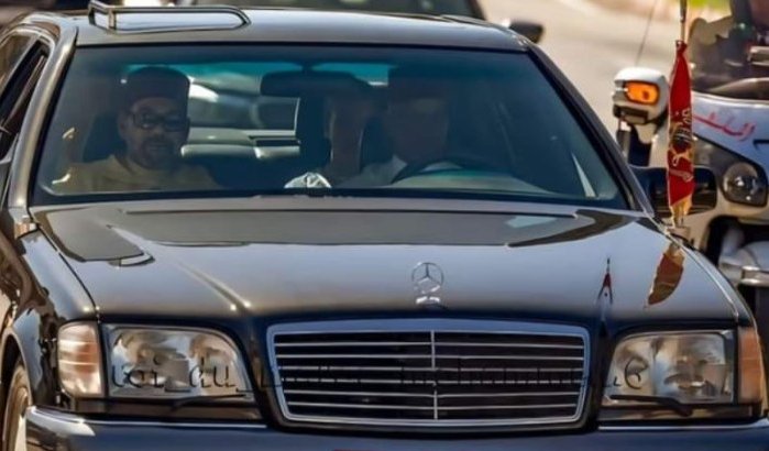 Koning Mohammed VI gespot in de straten van Rabat
