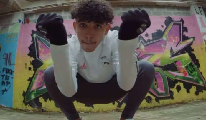 Sabar begon te rappen als een grap, maar scoort succes