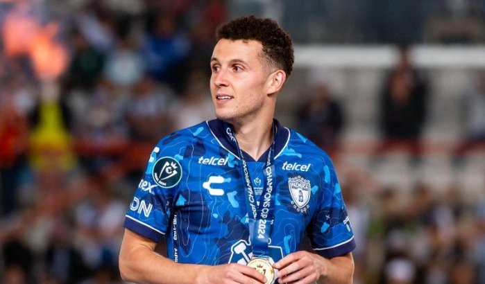 Oussama Idrissi ziet rood na trap in kruis tegenstander